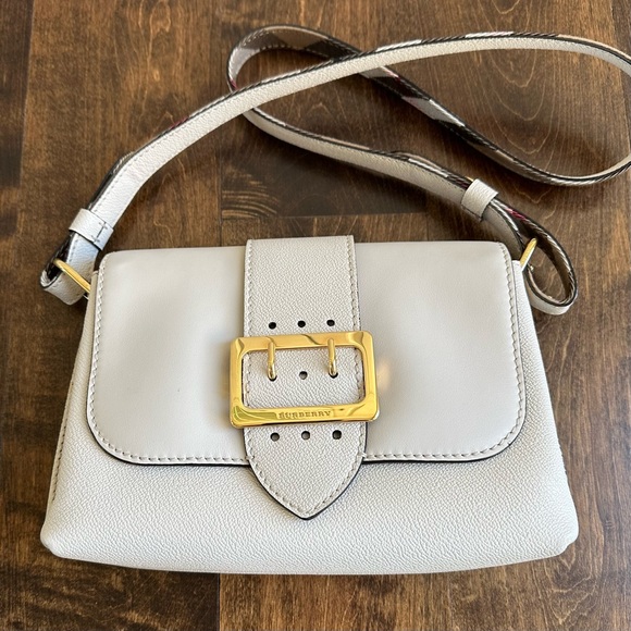 Burberry • Grain Calfskin Small Medley Crossbody • Limestone - Picture 2 of 15
